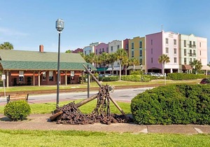 2-Star Hotel ∙ Hampton Inn & Suites Amelia Island