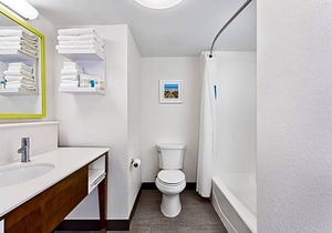 2-Star Hotel ∙ Hampton Inn Amelia Island