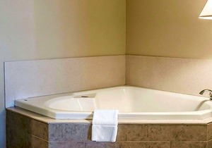 2-Star Hotel ∙ Comfort Suites Cincinnati North