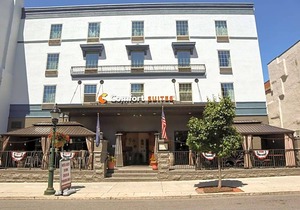 2-Star Hotel ∙ Comfort Suites Downtown Carlisle