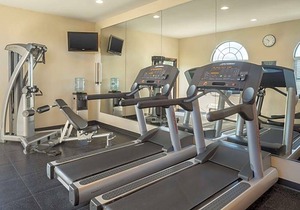2-Star Hotel ∙ Country Inn & Suites by Radisson, Greenfield, IN