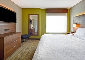 2-Star Hotel ∙ Holiday Inn Express Newport North - Middletown, an IHG Hotel