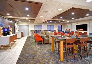 2-Star Hotel ∙ Holiday Inn Express Newport North - Middletown, an IHG Hotel