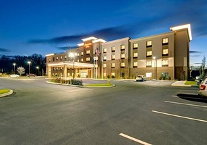 2-Star Hotel ∙ Hampton Inn Boston - Westborough