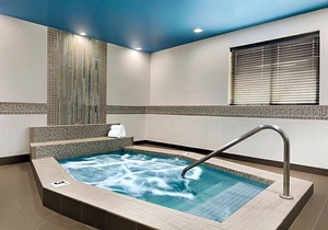 2-Star Hotel ∙ Hampton Inn - Portland/Clackamas