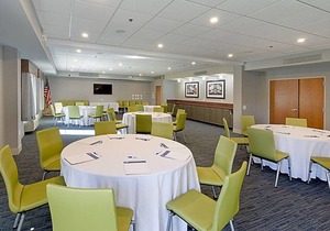 2-Star Hotel ∙ Holiday Inn Express Lexington
