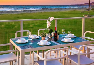 2-Story Oceanfront End Condo w/Spacious Deck, Unobstructed Views & A/C