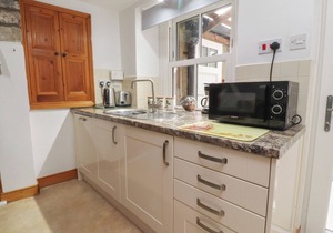 2 THE SQUARE, family friendly, with a garden in Grassington