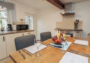 2 THE SQUARE, family friendly, with a garden in Grassington