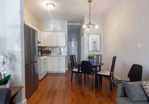 20 Min to NYC | Walk Everywhere | Cozy 2-BR | Laundry | Paid Parking
