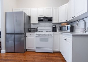 20 Min to NYC | Walk Everywhere | Cozy 2-BR | Laundry | Paid Parking