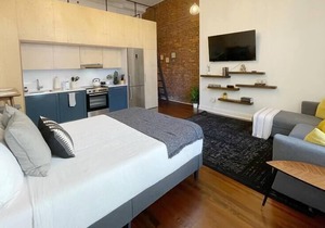 #203 · Yale Area Studio+loft w/office, natural light #203