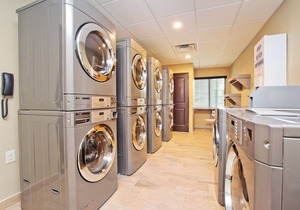 24 Hour Business Center + Heated Outdoor Pool | Studio Close to Downtown Austin