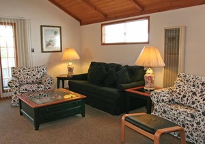 242CL: Budget-friendly Catalina Cottage + Vaulted Ceilings + Front Porch