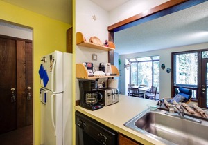 28SW - Fireplace - Dishwasher - Washer/Dryer - Sleeps 4 by RedAwning