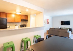2B w/Comfy King Beds Near Downtown / with WiFi
