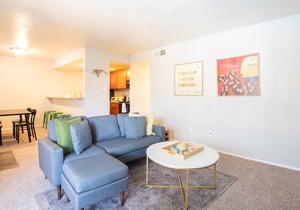 2B w/Comfy King Beds Near Downtown / with WiFi
