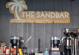 2bd/2ba Condo Ocean views from every room walk in shower FREE BEACH CHAIRS