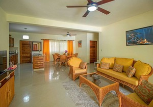 2BD groundfloor apt in central Cabarete, steps from beach, pool/cable TV/WiFi/AC
