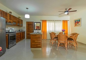 2BD groundfloor apt in central Cabarete, steps from beach, pool/cable TV/WiFi/AC
