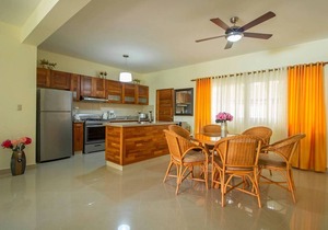 2BD groundfloor apt in central Cabarete, steps from beach, pool/cable TV/WiFi/AC