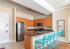 2BR/2BA Executive Suite With Pool, Gym & Fast WiFI