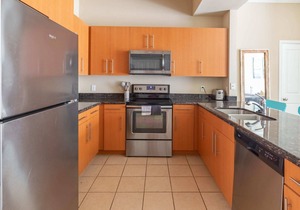 2BR/2BA Executive Suite With Pool, Gym & Fast WiFI