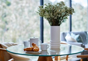 2BR Apt With Yarra River Views & Parking