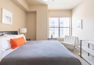 2BR Executive Suite With Pool, Gym & Fast Wi-Fi By ENVITAE