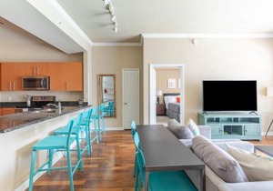 2BR Executive Suite With Pool, Gym & Fast Wi-Fi By ENVITAE