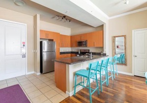 2BR Executive Suite With Pool, Gym & Fast Wi-Fi By ENVITAE