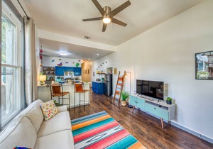 2BR King William Home - Gated Parking + Pets