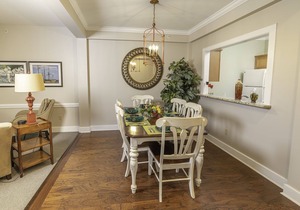 2BR Townhome - Sleeps 6 - Resort Pools, Near Busch Gardens & Water Country