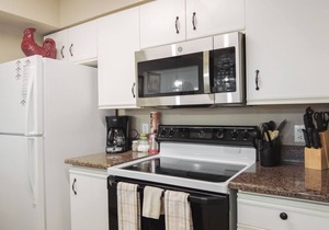 2BR WALK-IN Condo! ~ Golf Course View ~ Near the 76 Strip ~ FREE TICKETS INCLUDED! (CL-A7)