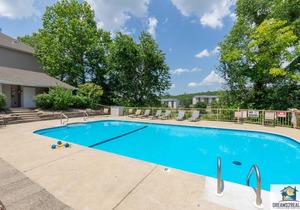 2BR WALK-IN Condo! ~ Golf Course View ~ Near the 76 Strip ~ FREE TICKETS INCLUDED! (CL-A7)