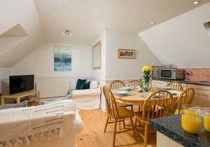 3 Armada House - Three Bedroom House, Sleeps 6