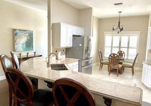 3 bdrm/2 bath close to Lake Sumter Landing with golf cart!