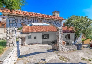 3 bedroom accommodation in Praputnjak