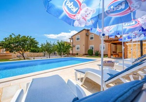 3 bedroom accommodation in Porec