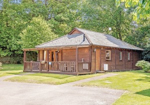 3 bedroom accommodation in Tilford, Farnham