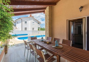 3 bedroom accommodation in Porec