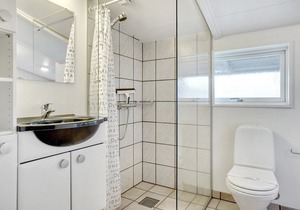 3 bedroom accommodation in Give