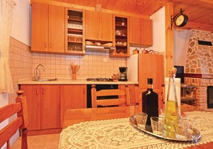 3 bedroom beach front home in Vir