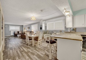 3 Bedroom Deluxe Modern beach condo with balcony beach access - Shoreline Beach