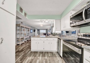 3 Bedroom Deluxe Modern beach condo with balcony beach access - Shoreline Beach