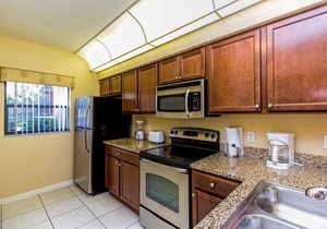3 Bedroom Luxury Condo, sleeps 12.minutes from Disney, Universal Studios & More