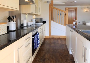 3 COURT COTTAGE, HILLFIELD VILLAGE in Dartmouth