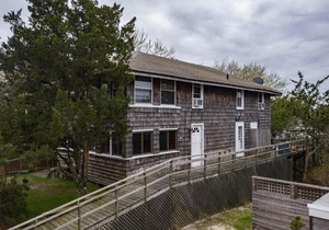 3 Homes away from the Beach! Large enough for a big Family....