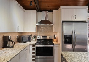 3 Killdeer - Remodeled! Close to Village, SHARC Passes, Hot Tub, Bikes, Luxury Linens