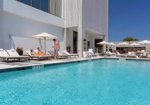 3 Spacious Rooms with Outdoor Pool, Close to Miami Airport & Downtown Miami!
